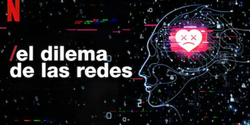 El Dilema de las Redes Sociales es un documental de Netflix que explora los efectos negativos de las redes sociales en la sociedad. A través de entrevistas con exempleados de grandes empresas tecnológicas y expertos en tecnología, el filme revela cómo estas plataformas están diseñadas para ser adictivas, manipulando el comportamiento y las emociones de los usuarios con el fin de maximizar el tiempo que pasan en ellas y los ingresos por publicidad. También aborda temas como la desinformación, la polarización social, la pérdida de privacidad y el impacto en la salud mental, especialmente entre los jóvenes. El documental hace un llamado a la reflexión sobre el uso consciente de la tecnología y la necesidad de regulación para proteger a los usuarios.
