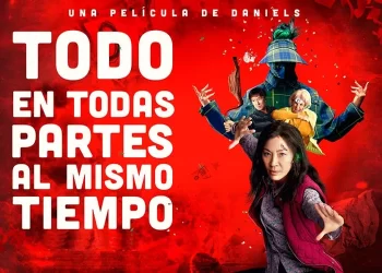 Una heroína inesperada debe usar sus nuevos poderes para luchar contra los desconcertantes peligros del multiverso y así lograr salvar su mundo.