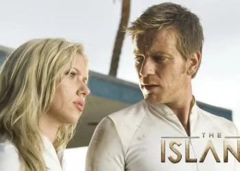La Isla es una película de ciencia ficción y acción dirigida por Michael Bay. La trama se desarrolla en un futuro distópico, donde los habitantes de un complejo altamente controlado creen que son los últimos sobrevivientes de la humanidad tras un desastre global. Todos ellos esperan ser seleccionados para ir a "La Isla", el último lugar no contaminado en la Tierra.