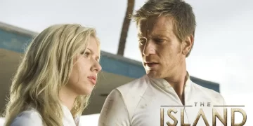 La Isla es una película de ciencia ficción y acción dirigida por Michael Bay. La trama se desarrolla en un futuro distópico, donde los habitantes de un complejo altamente controlado creen que son los últimos sobrevivientes de la humanidad tras un desastre global. Todos ellos esperan ser seleccionados para ir a "La Isla", el último lugar no contaminado en la Tierra.